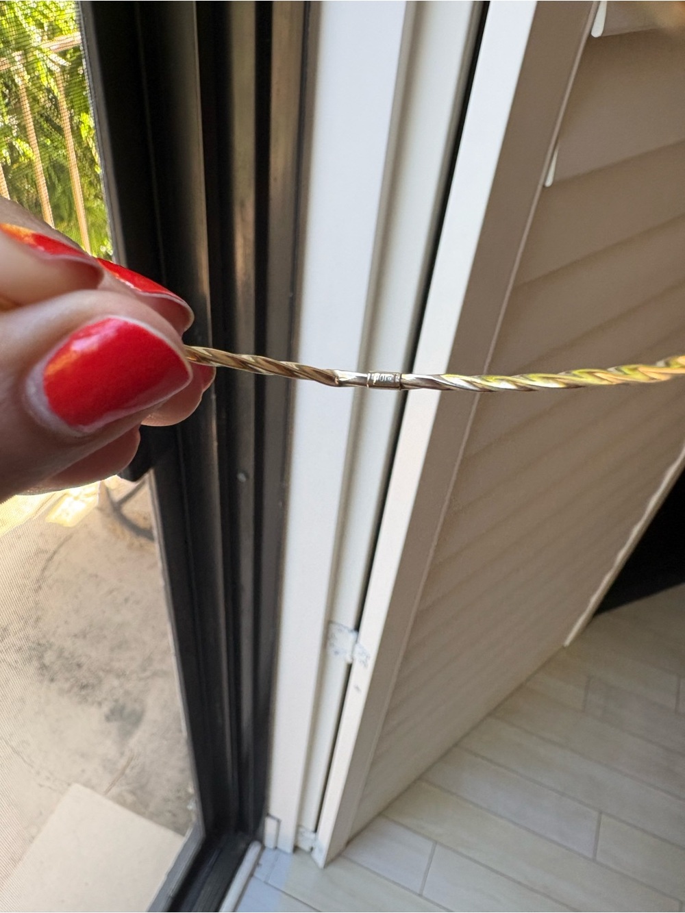 10K yellow gold twisted bangle - Picture 3 of 4